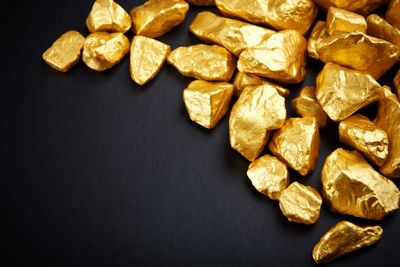 Сырьевые рынки: золото продолжило дешеветь в четверг